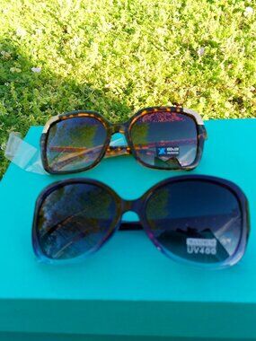 2 PR OF SUNGLASSES NEW IN PK HB